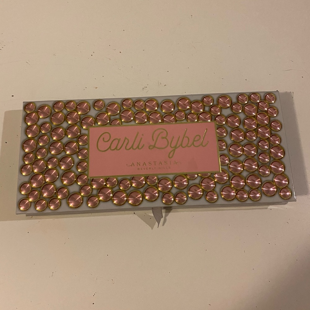 Anastasia Beverly Hills carli bybel